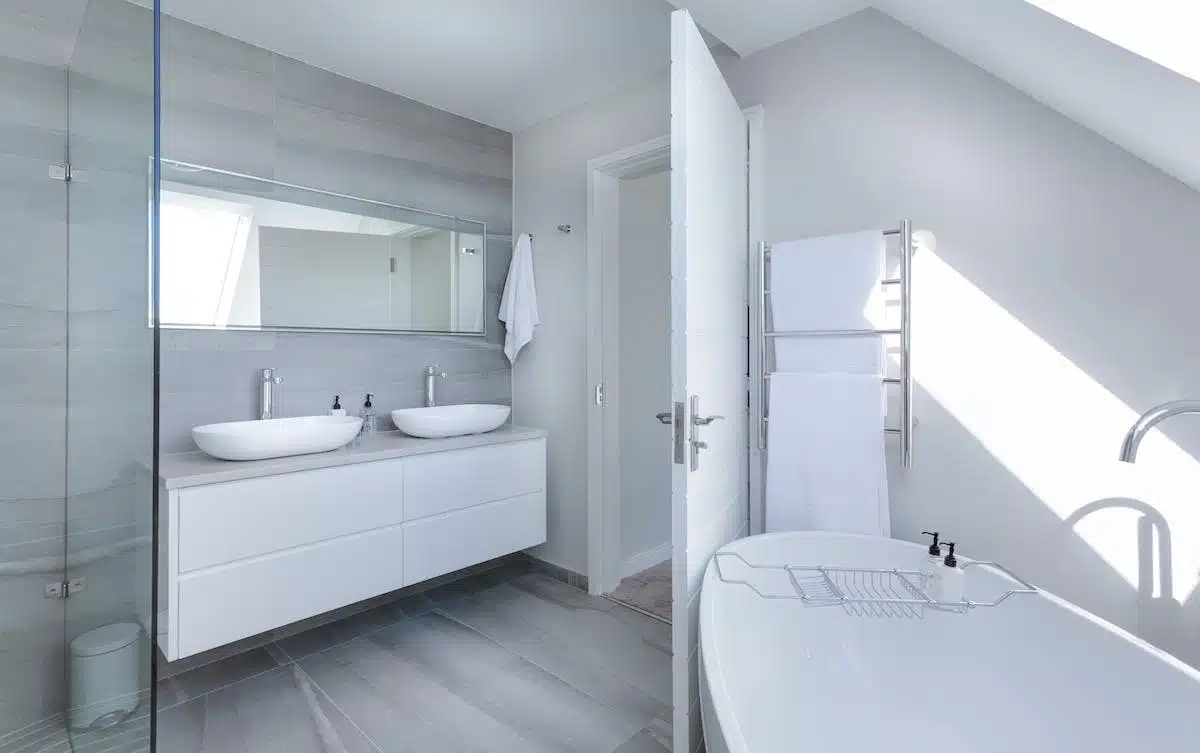 Optimiser sa salle de bain sans dépasser son budget : conseils et astuces